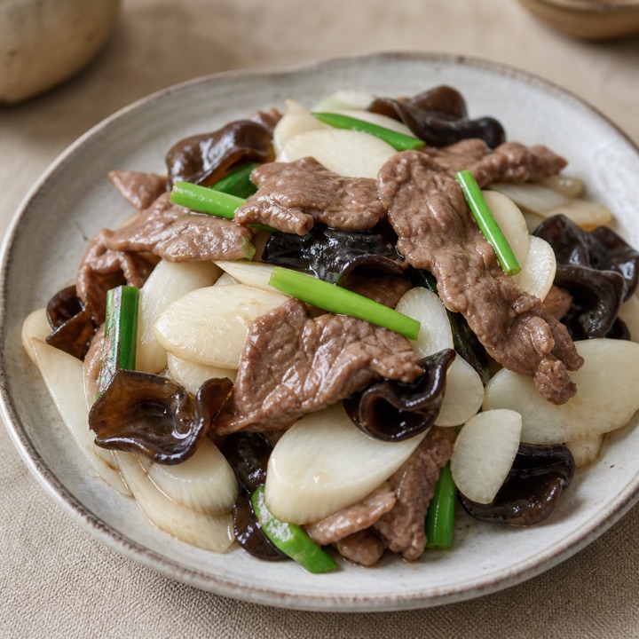 山药炒牛肉片的AI生成成品图
